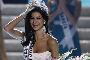 Miss Michigan Rima Fakih is crowned 