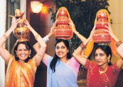 Hindu wedding dancers