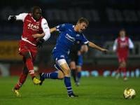 Jozy Altidore makes play on ball